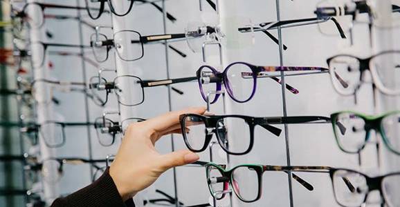 Top UAE Stores To Buy Glasses Online